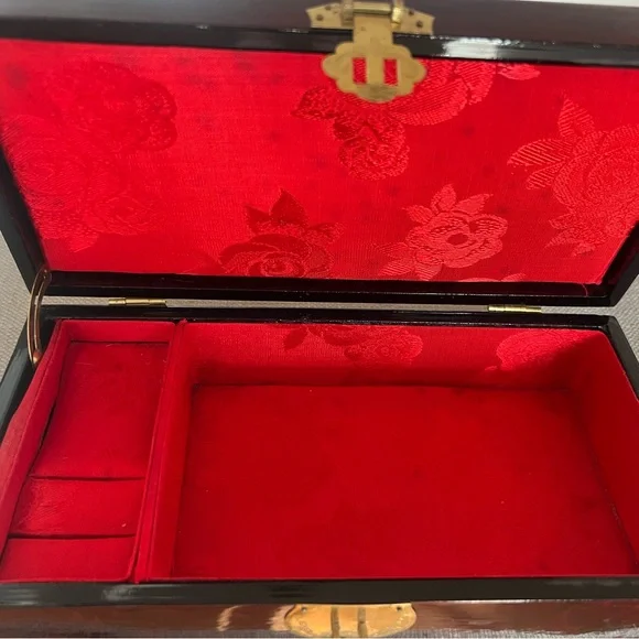 Wooden musical jewelry box - Picture 6 of 8